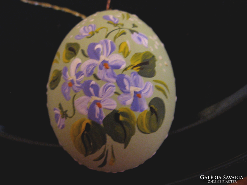Hand-painted violet, cowardly eggs
