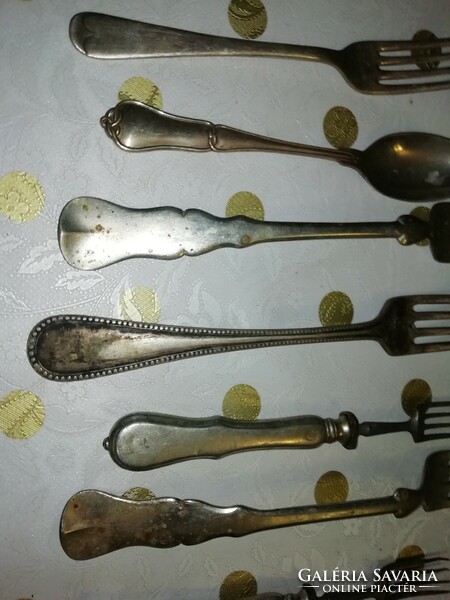 7 pieces of antique cutlery are in the condition shown in the pictures