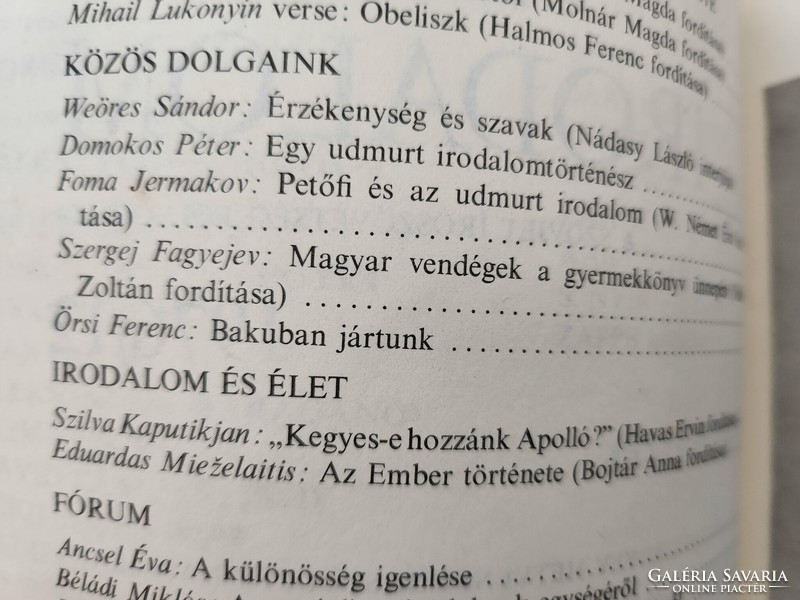 Szovjet Irodalom (8 db), benne Weöres Sándor és más magyarok