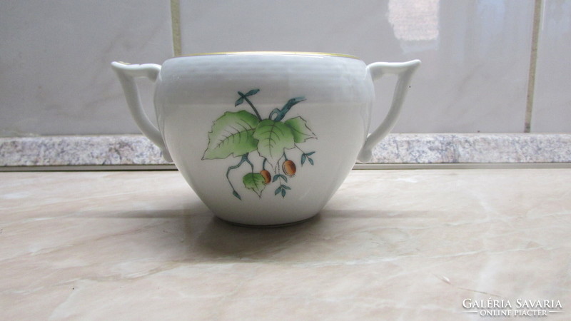 Herend rosehip, sugar bowl with Hecsedli pattern.