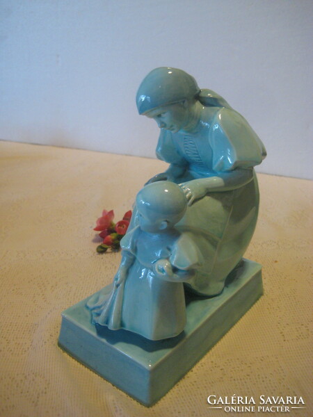 Zsolnay kék  , Sinkó figura  , Anya gyermekével , avagy  Annuska az édasanyjával