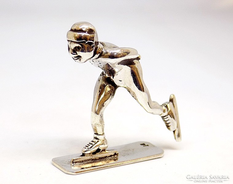 Ezüst korcsolyázó miniatűr figura (ZAL-Ag111070)