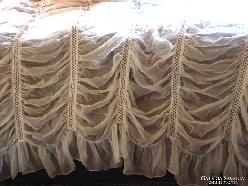 Beautiful snow-white fidres-ruffled romantic curtain set