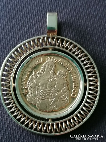 Sancta Maria gold pendant