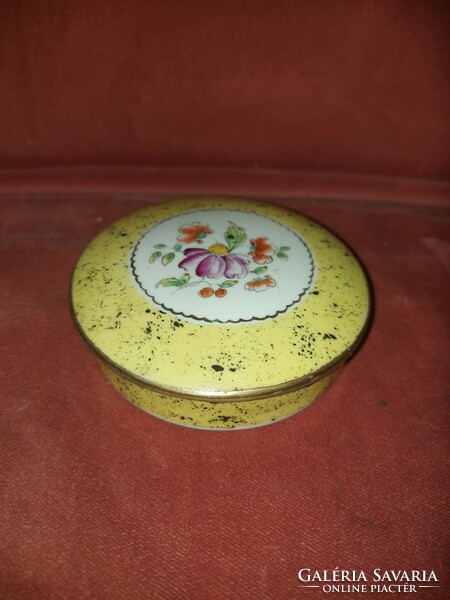Hand painted drashe porcelain ring holder, marked, flawless
