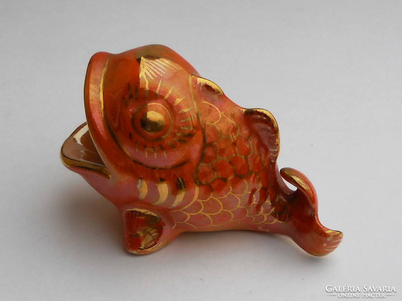 Iparművészeti porcelán hal