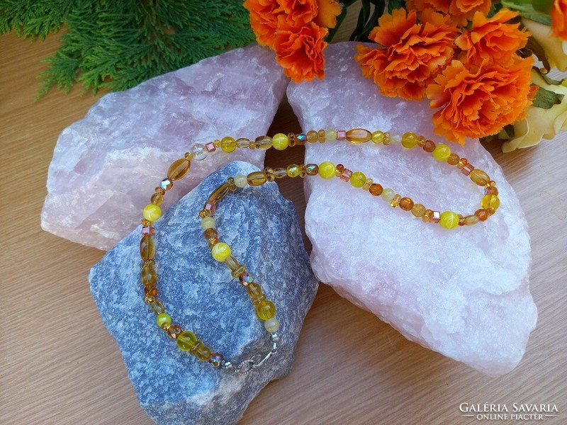 Jewelry fair! Item 32 - cheerful yellow necklace made of glass beads