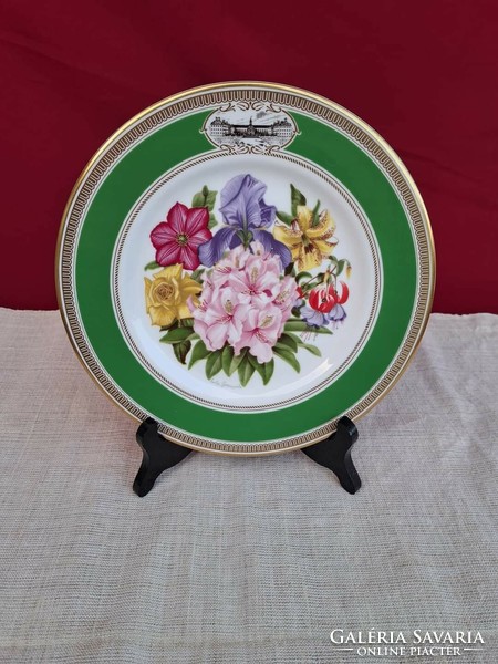 Beautiful made in England by royal doulton floral plate of the English royal horticulture flower