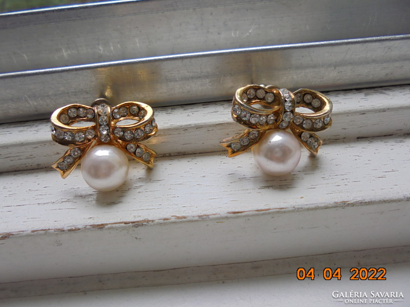 Bow, stone gilded earrings with pearls