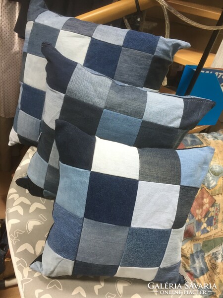 Medium decorative pillow, made of denim material. Recycled product from old jeans 2.