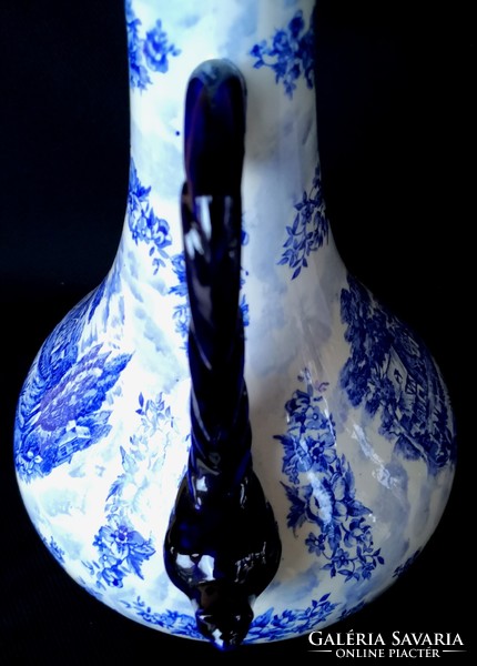 Dt/182 - a real rarity! Lofisa (Mexican) is a beautiful, graceful, huge decanter