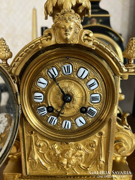 Antik francia barokk aranyozott bronz asztali - kandalló óra