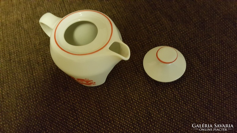 Porcelain coffee pourer with old Hólloháza mark
