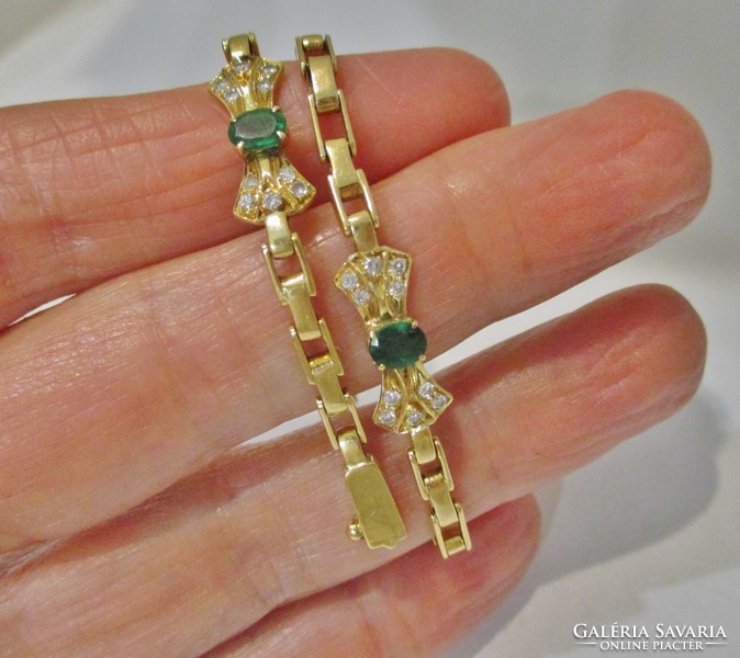 Nagyon szép brill és smaragd 18kt arany karkötő