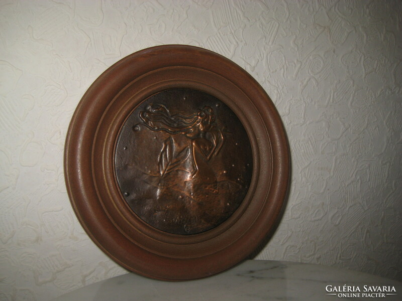 The seductive siren, bronze and terracotta frame is 14 cm and 9 cm in bronze