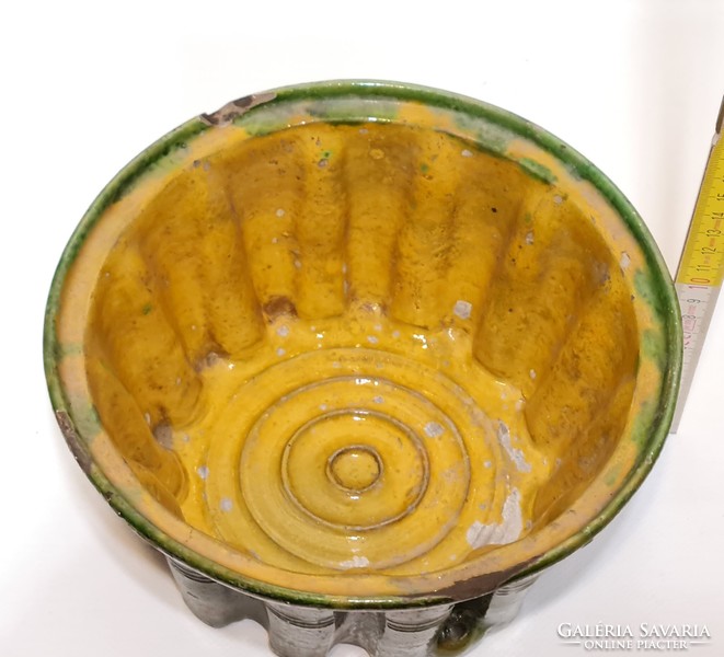 Népi, zöld, sárga mázas kerámia kuglóf sütőforma (2585)