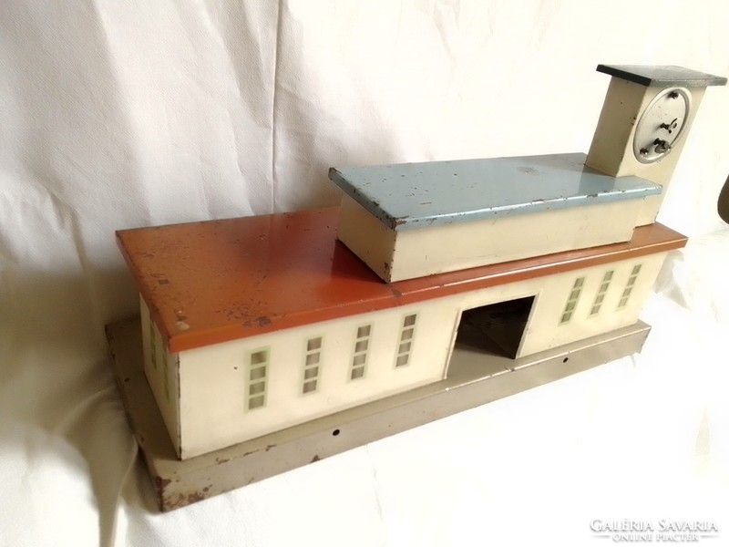 Antik Kibri 0-ás vasút modell állomás épület óra extra részletek US Zone terepasztal kiegészítő