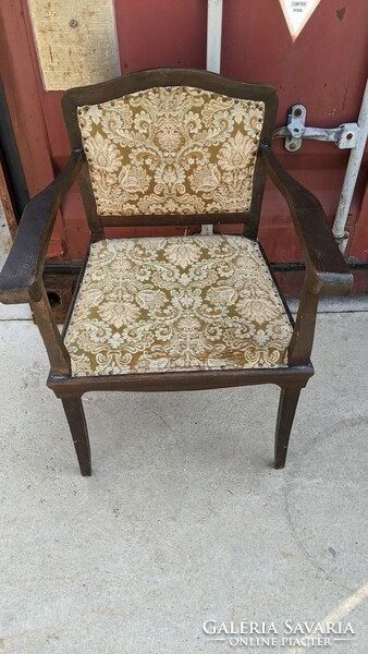Folk chair with armrests