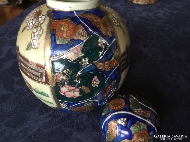 Satsuma kézzel festett fedeles váza, 16 cm
