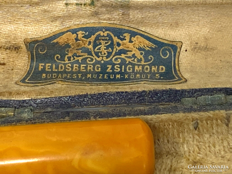 Antik Feldbsberg Zsigmond fa szipkatartó borostyán szipkával  CZ