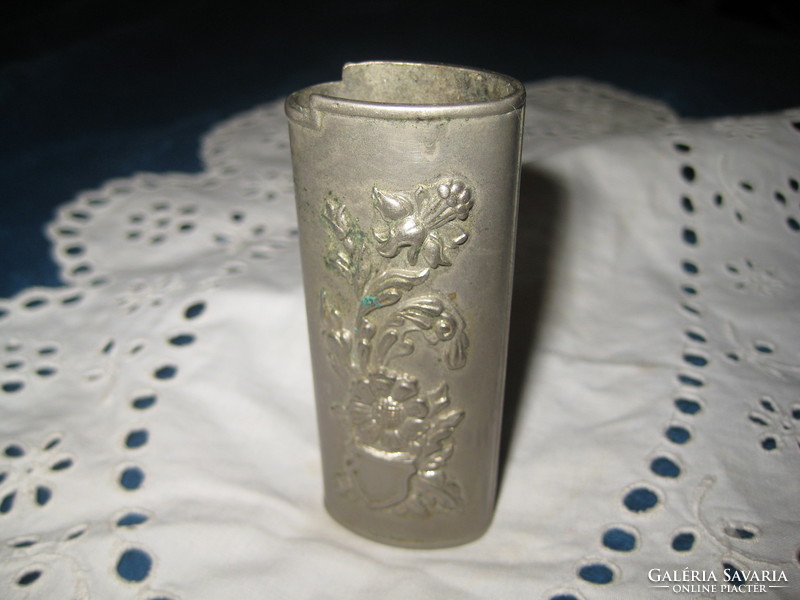 Decorative lighter holder, 2.8 x 7 cm