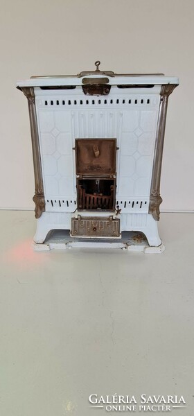 Perpetuum stove, including ash box