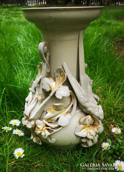 Ceramic vase with bird decor. Zsolnay type seal with antique convex decoration. Round seal. Video