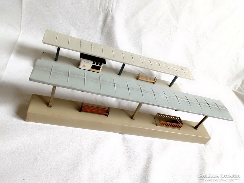 2 antik Kibri peron állomás váró pad lejáró kioszk 0-ás vonat vasút modell terepasztal lemezjáték