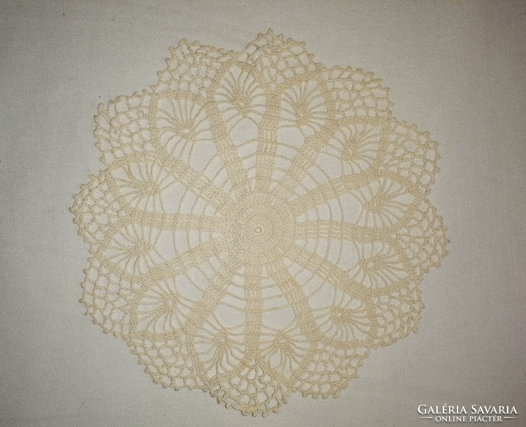 Handmade beige lace tablecloth dia. 16 Cm (18)