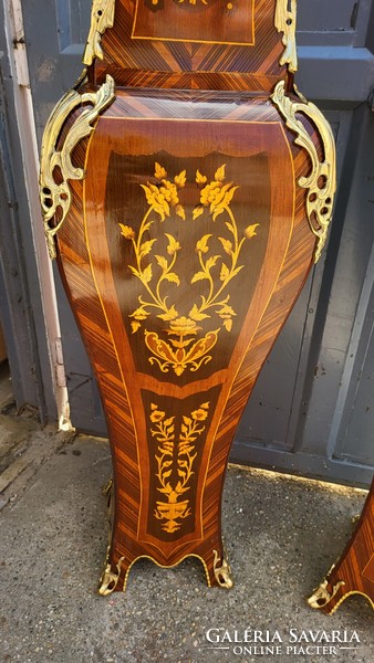 Inlaid pedestal with a pair of marble slabs