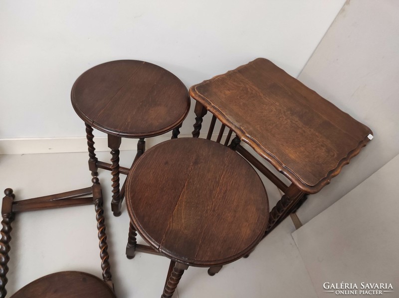 Antik 4 darabos faragott fa asztalsor koloniál csavart lábú lehajtható kis asztal sor 924 7065