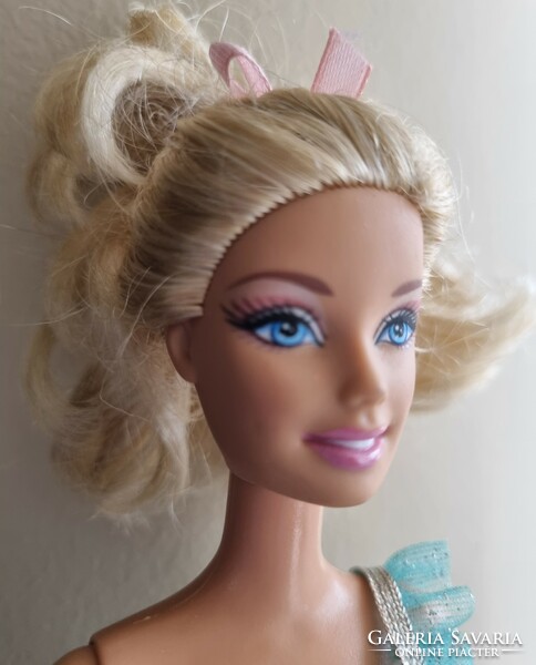 Original blonde mattel barbie doll 1999 with mattel clothes