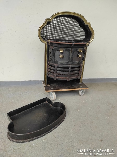 Antique stove, elegant, large enameled iron with patinated brass fittings and ash front 627 7231