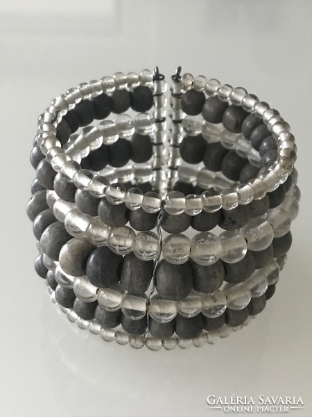 Retro pearl bracelet on flexible metal frame, 6 cm inner diameter