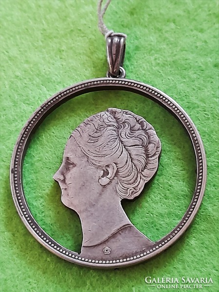 Silver pendant with Dutch silver 2 and 1/2 guilders