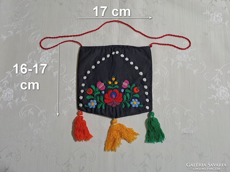 Shoulder bag embroidered with Kalocsa pattern, bag 17 x 16-17 cm