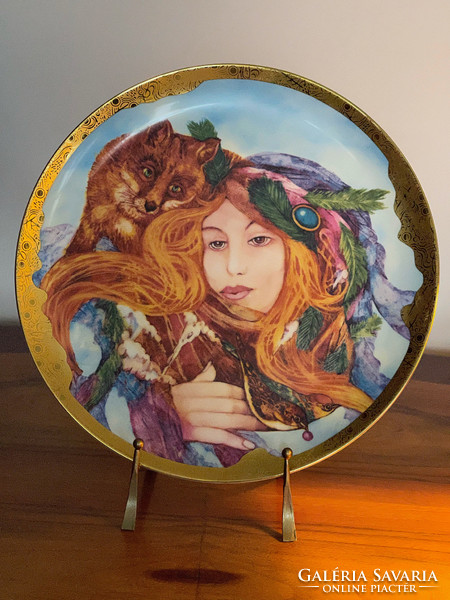 31 cm diameter Hólloháza porcelain bowl designed by Miklós Faragó with 