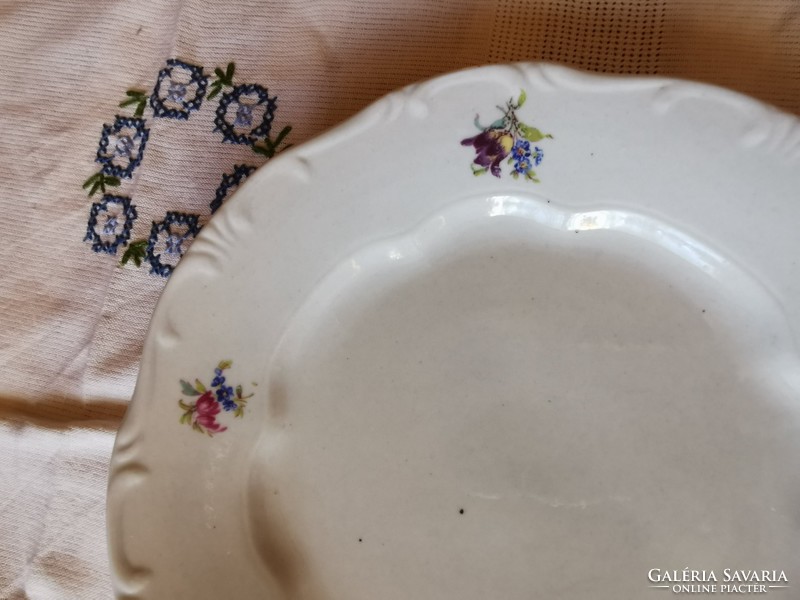 Zsolnay porcelán rózsás lapos tányér 