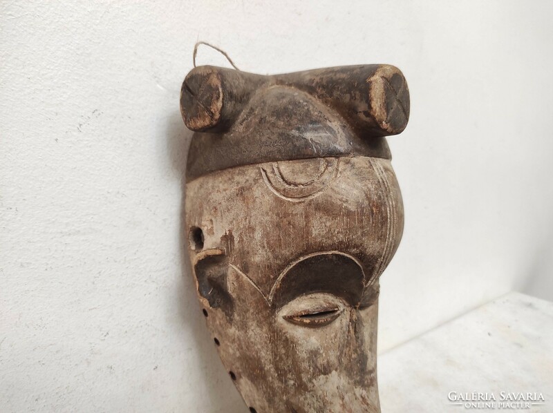 Antique African mask fang ethnic group wood grain damaged devalued 915 throw away 80 7282