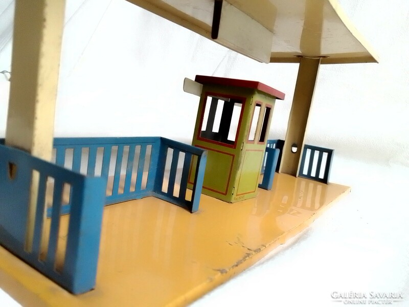 Antik régi vasút állomás peron bejárat pénztár épület bódé 0-ás vonat modell terepasztal lemezjáték