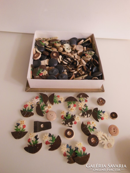 A box of buttons - bone - plastic - leather - Austrian - flawless