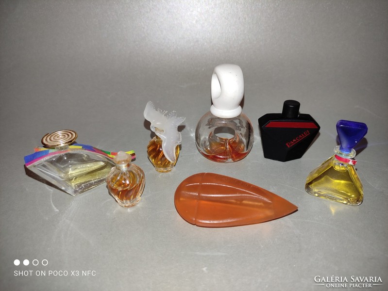 Vintage mini perfume 7 pieces in one for a varied scent