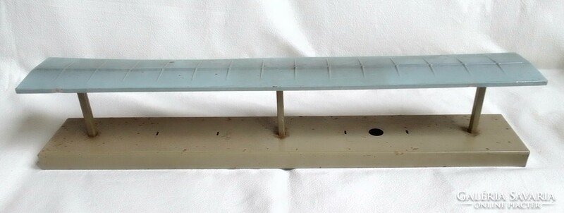 Antique old Kibri covered platform station waiting 0 train model railway field table record game accessory