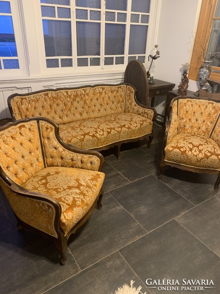 Three-piece neo-baroque sofa set