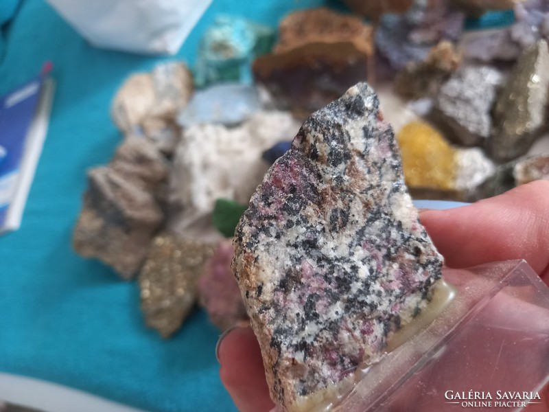 Rarity!!!! Raw eudialite mineral from Norway