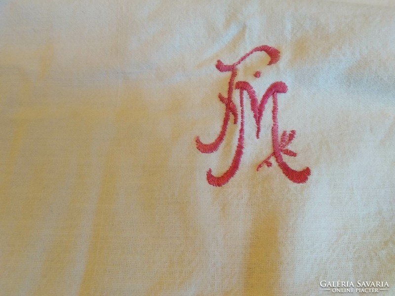Antik monogrammos (F.M.), hímzett, horgolt szélű törölköző, kb. 90 éves, mérete: 110 cm x 55 cm