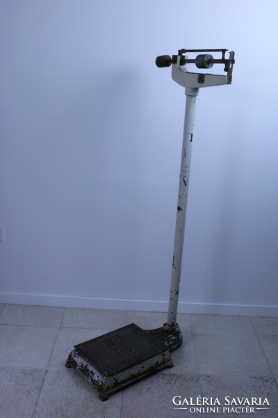 Antique personal scale (early 20th century)
