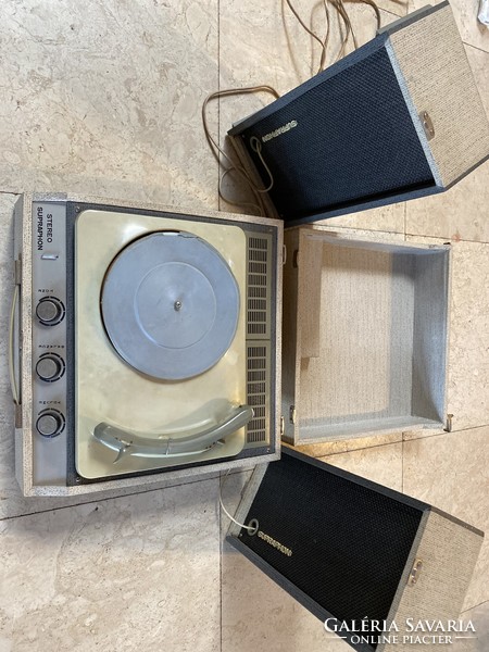 Stereo supraphon with collapsible disc speaker