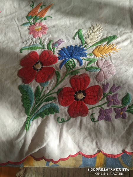 Embroidered tablecloth, tablecloth for sale!