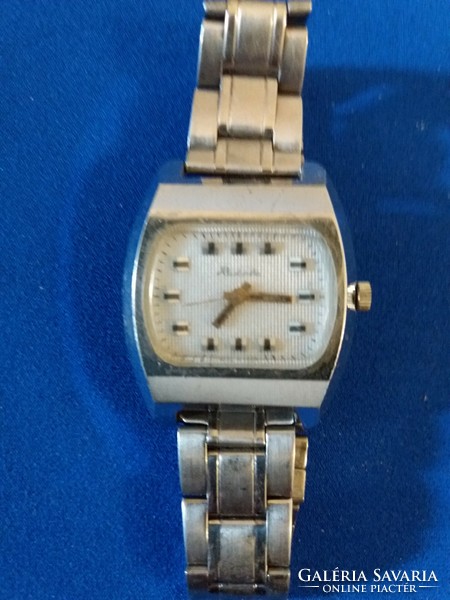 Old rocket men's quartz wristwatch not tested according to the pictures